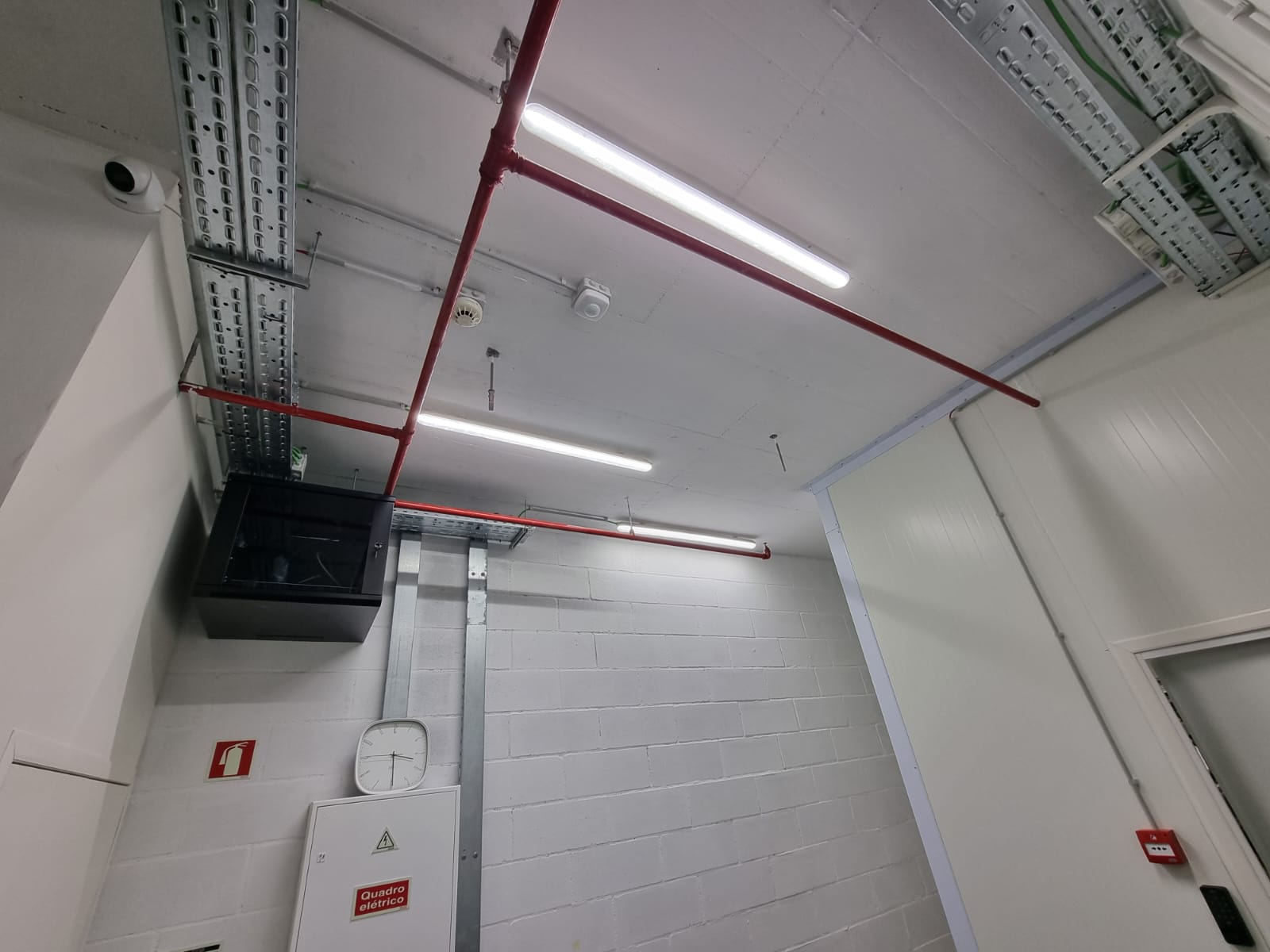 Iluminação Comercial Linear